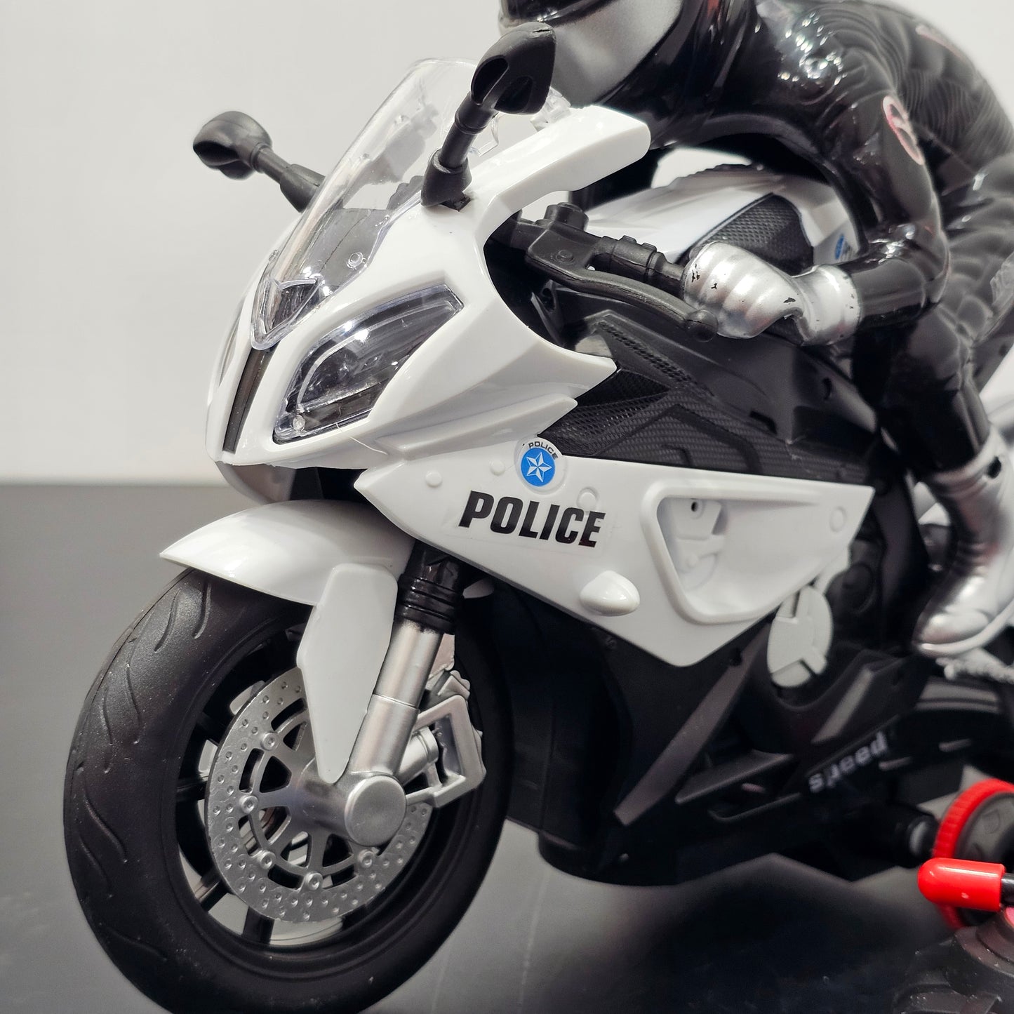 Police Moto Top Model 1:20 – Remote Control Motorcycle with 360° Spin, Lights & Sound | Bacha Toys