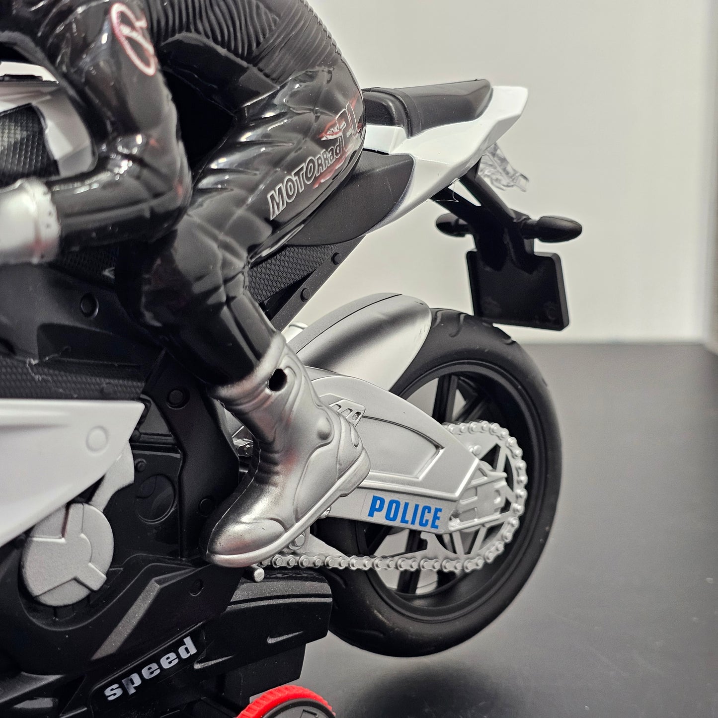 Police Moto Top Model 1:20 – Remote Control Motorcycle with 360° Spin, Lights & Sound | Bacha Toys