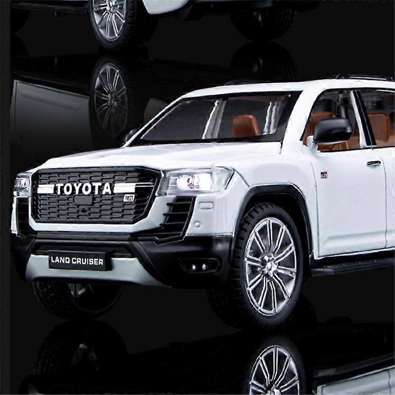 Toyota Land Cruiser Die-Cast Model Car – 1:24 Scale with Sound, Light & Pull-Back Function