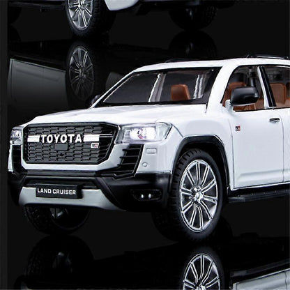 Toyota Land Cruiser Die-Cast Model Car – 1:24 Scale with Sound, Light & Pull-Back Function